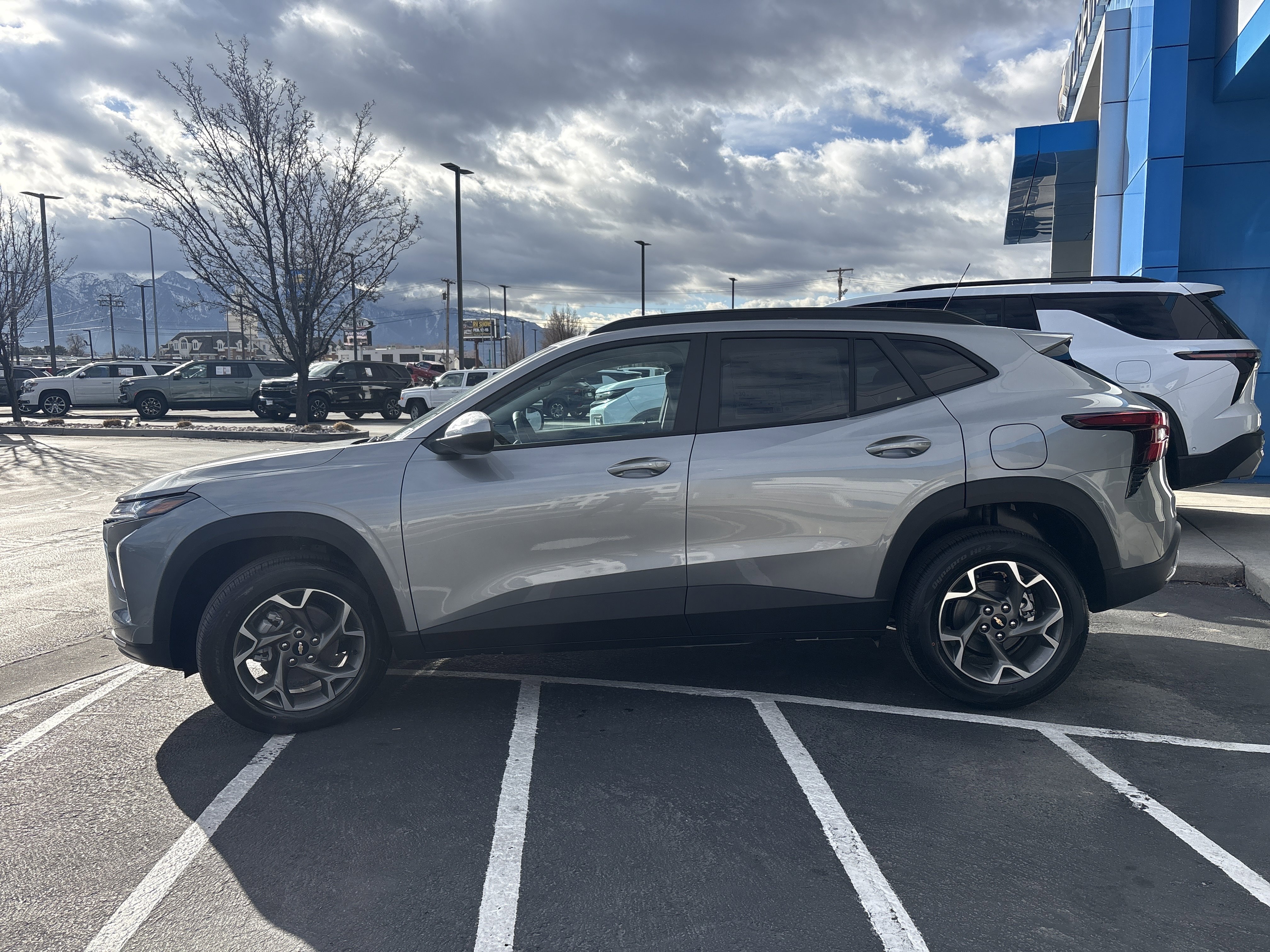 New 2026 Chevrolet Trax LT w/ Driver Confidence Package FWD image 2