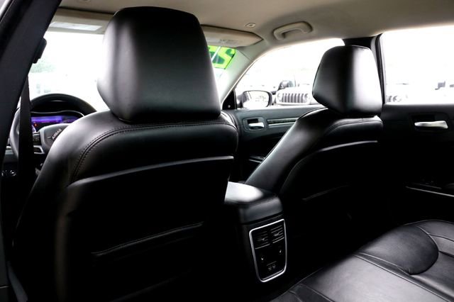 Used 2023 Chrysler 300 Touring L w/ Comfort Group RWD image 23