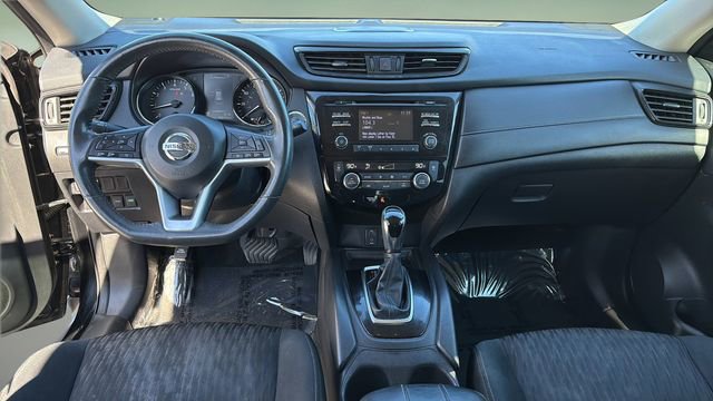 Used 2017 Nissan Rogue SV w/ Sun & Sound Touring Package image 16