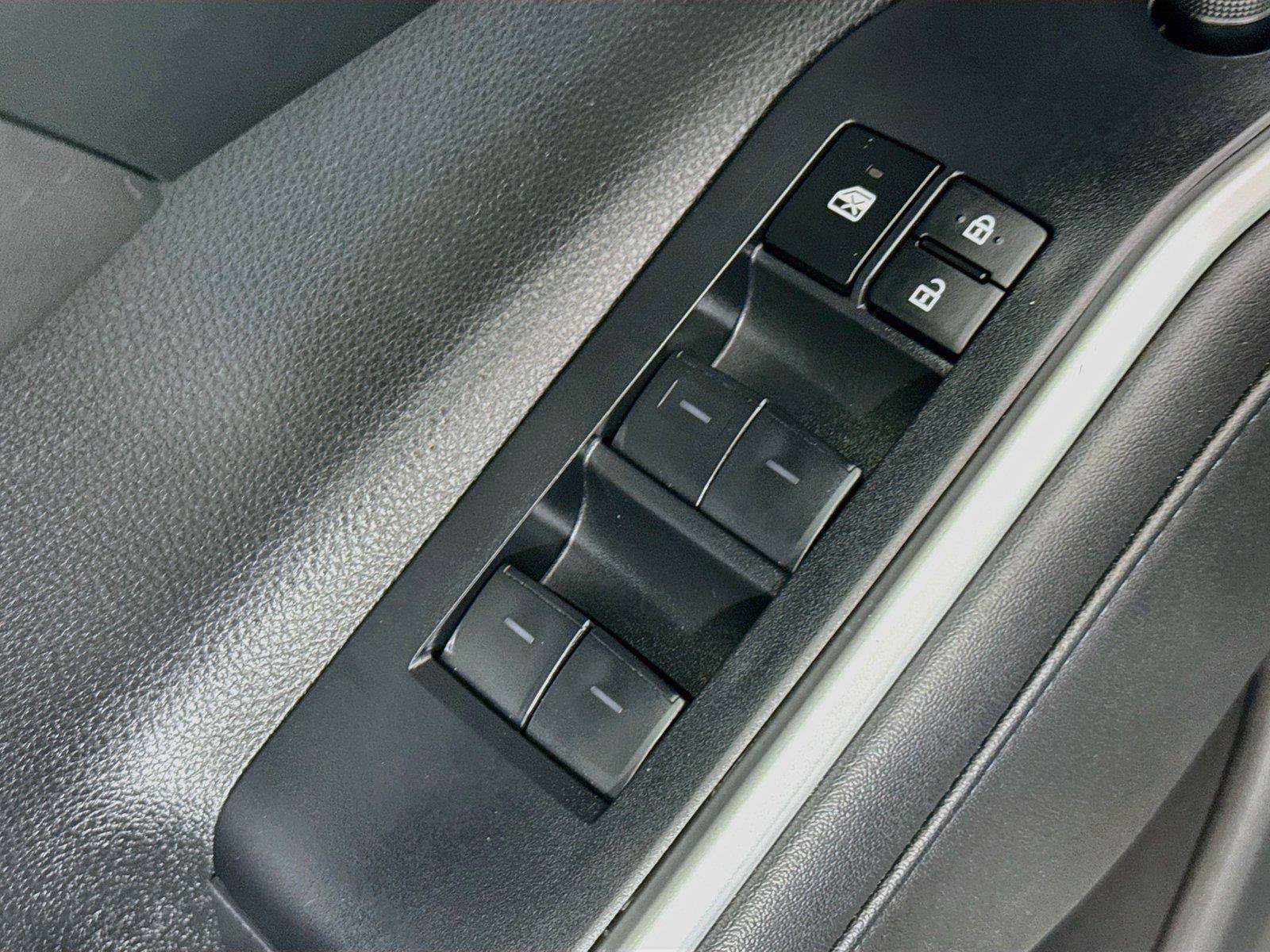 Certified 2023 Toyota Highlander XLE FWD image 31