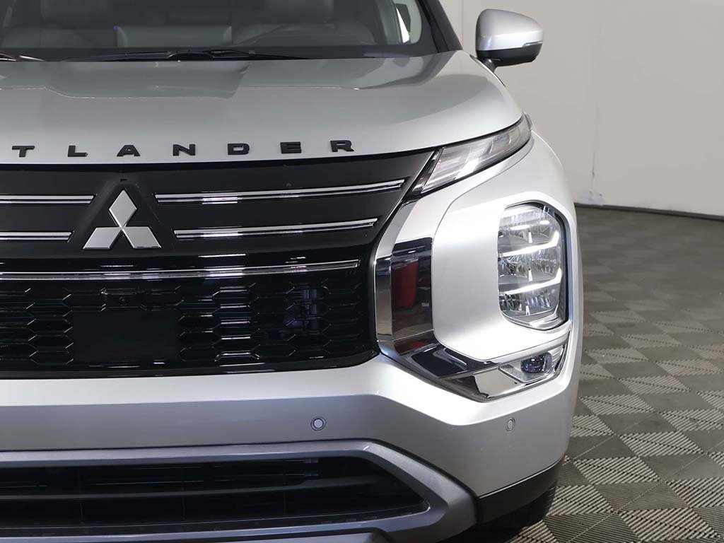 New 2025 Mitsubishi Outlander SE image 17