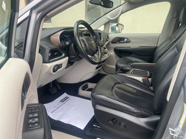 Used 2019 Chrysler Pacifica Touring-L Plus image 19