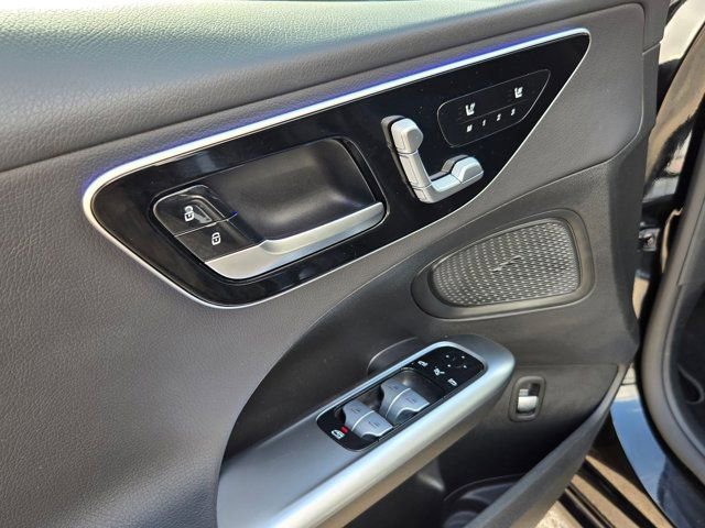 Used 2025 Mercedes-Benz C 300 Sedan image 14