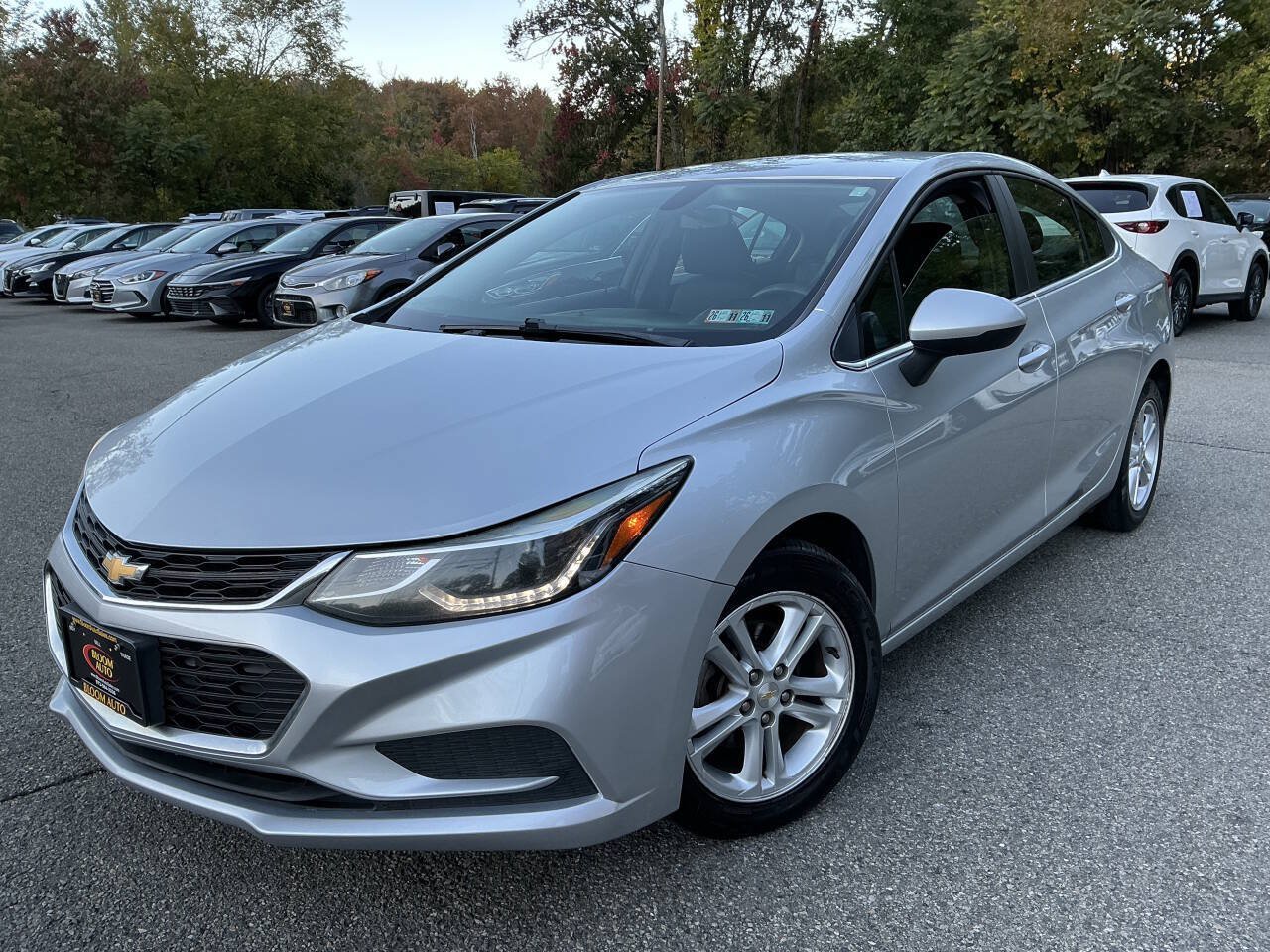 Used 2018 Chevrolet Cruze LT FWD image 1