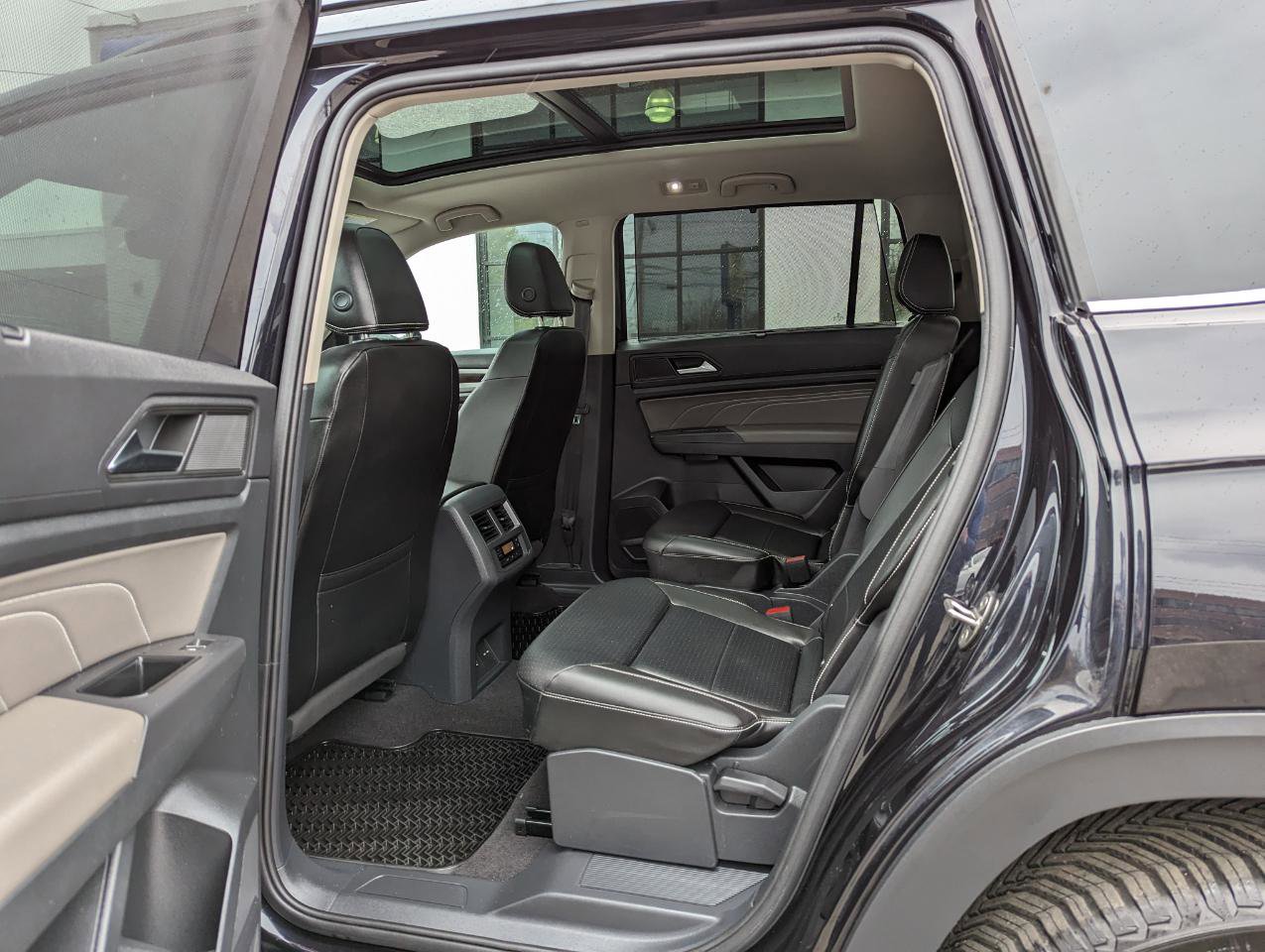 Used 2023 Volkswagen Atlas SE w/ Panoramic Sunroof Package image 39