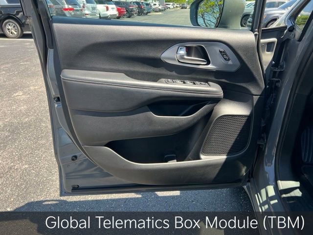 Used 2021 Chrysler Pacifica Touring-L w/ Uconnect Theater Family Group AWD/4WD image 25