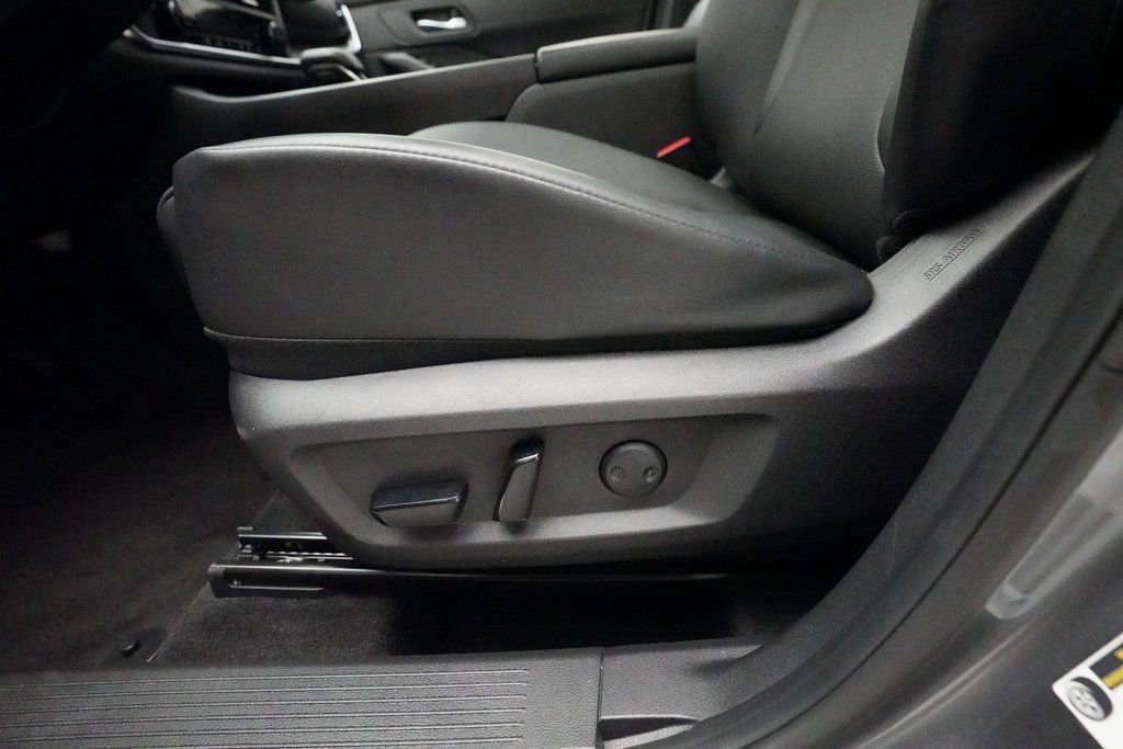 Used 2024 Nissan Rogue SV w/ SV Premium Package image 29