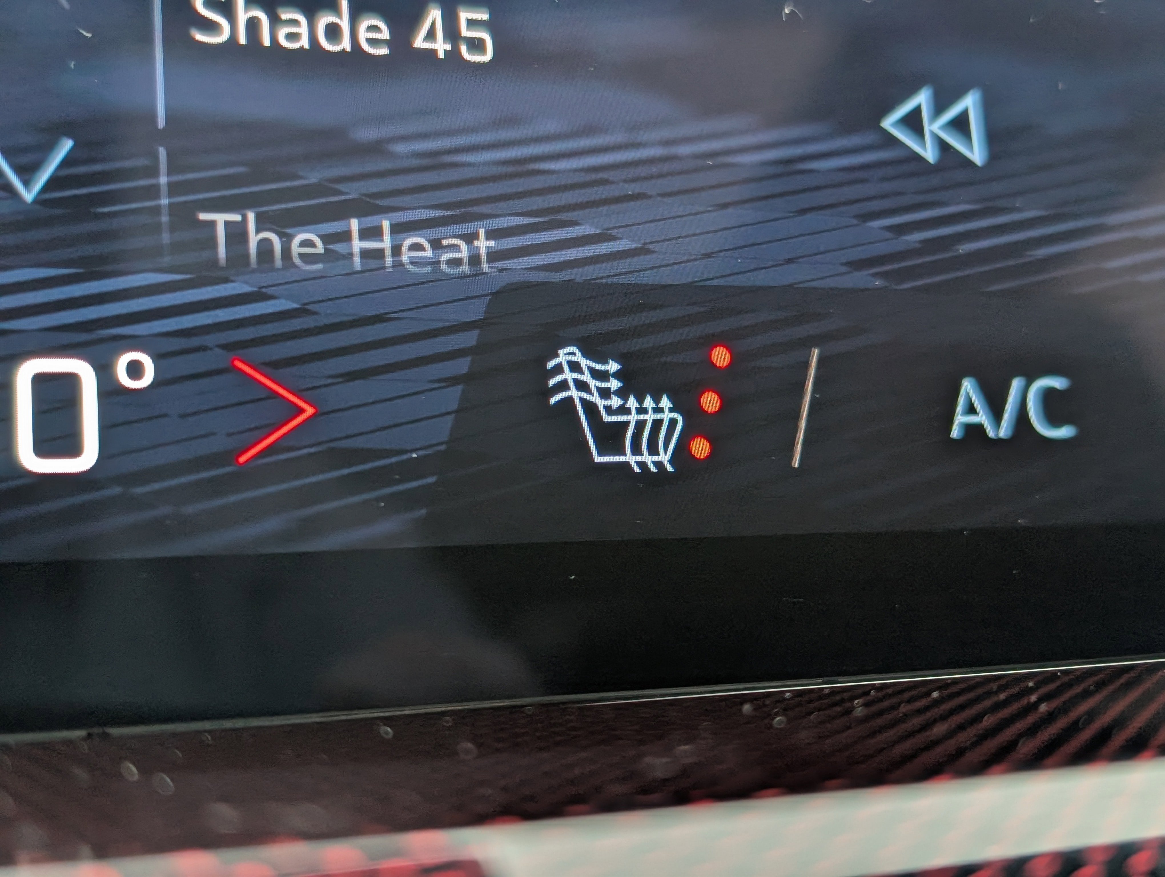 Used 2025 Chevrolet Traverse Z71 image 4