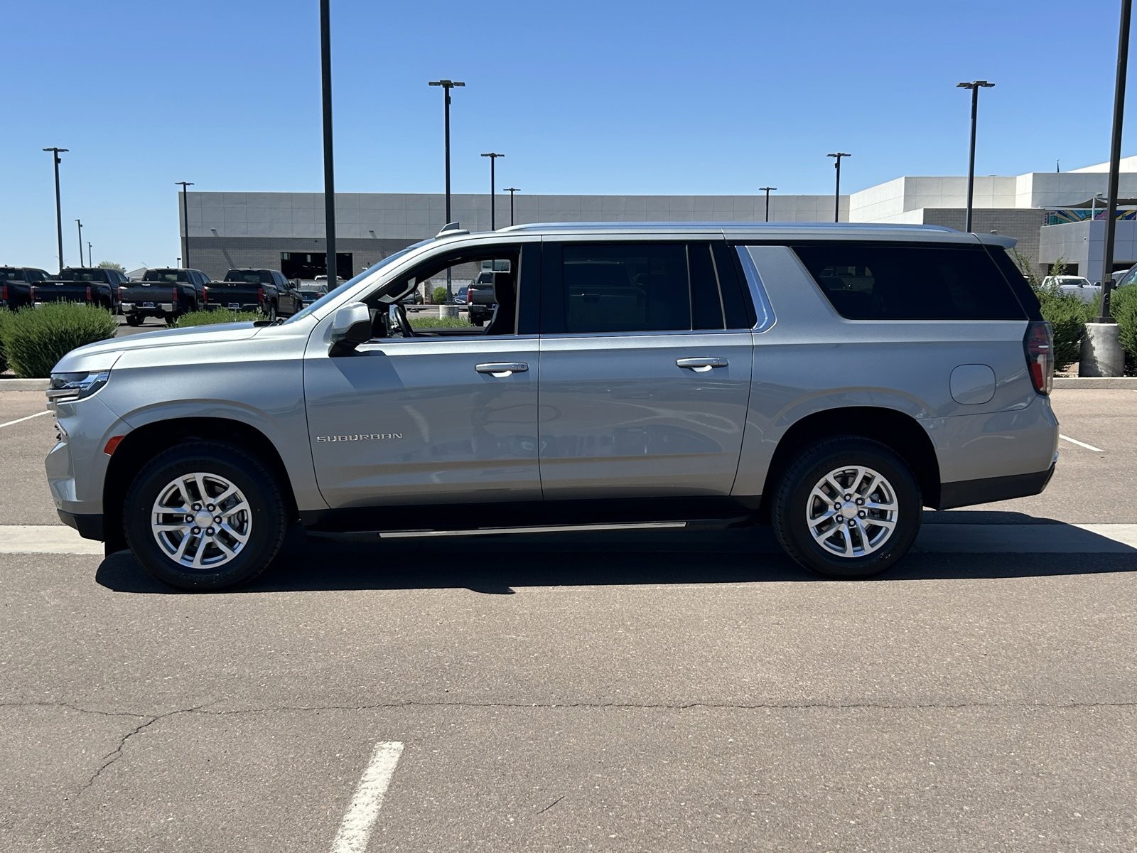 Certified 2024 Chevrolet Suburban LT image 2