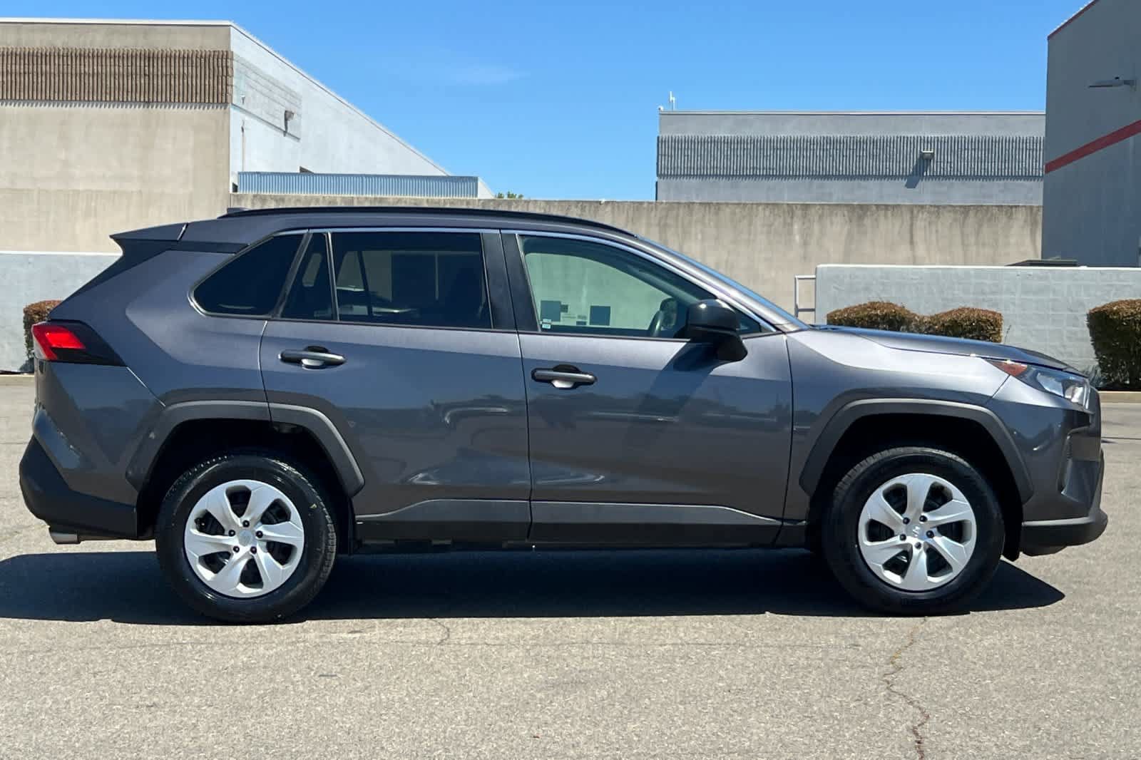 Used 2021 Toyota RAV4 LE AWD/4WD image 6