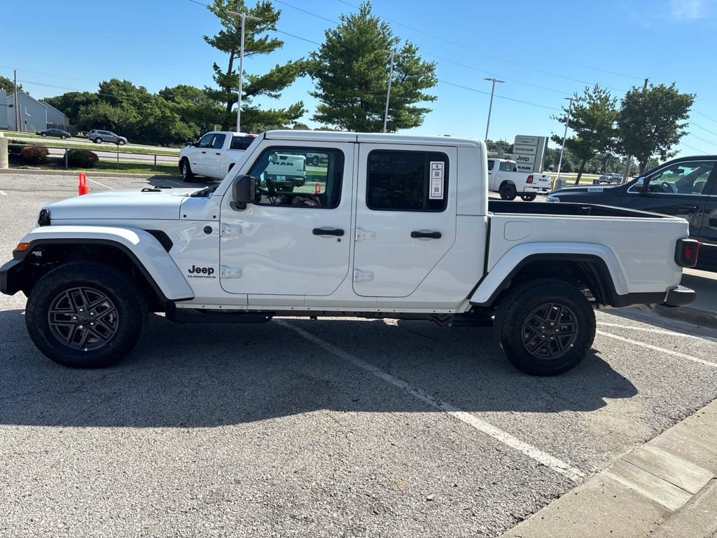New 2026 Jeep Gladiator Sport AWD/4WD image 16