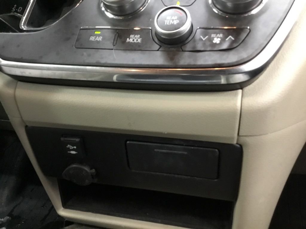 Used 2018 Toyota Sienna LE w/ Protection Package image 23