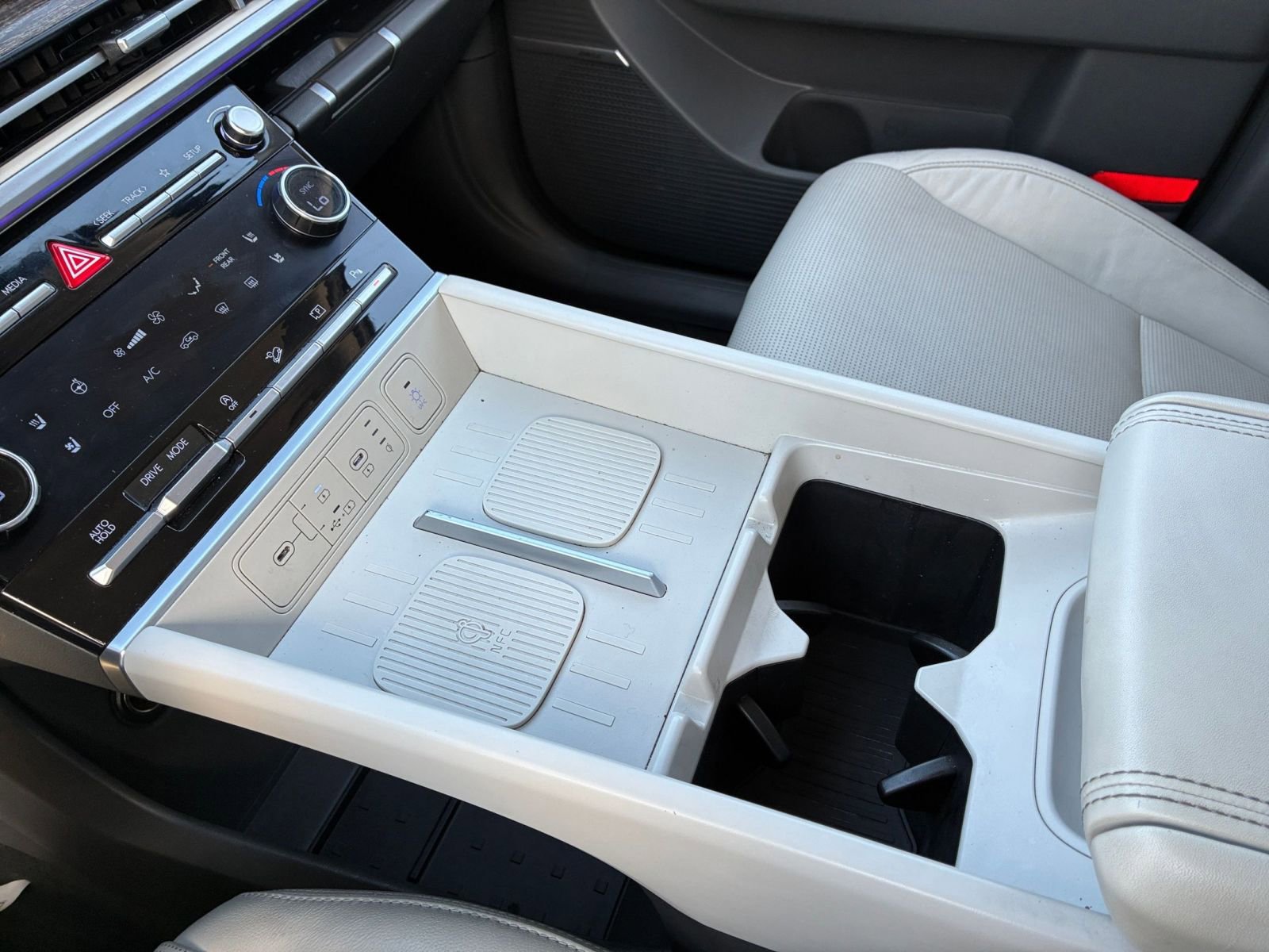 Used 2024 Hyundai Santa Fe Limited image 46