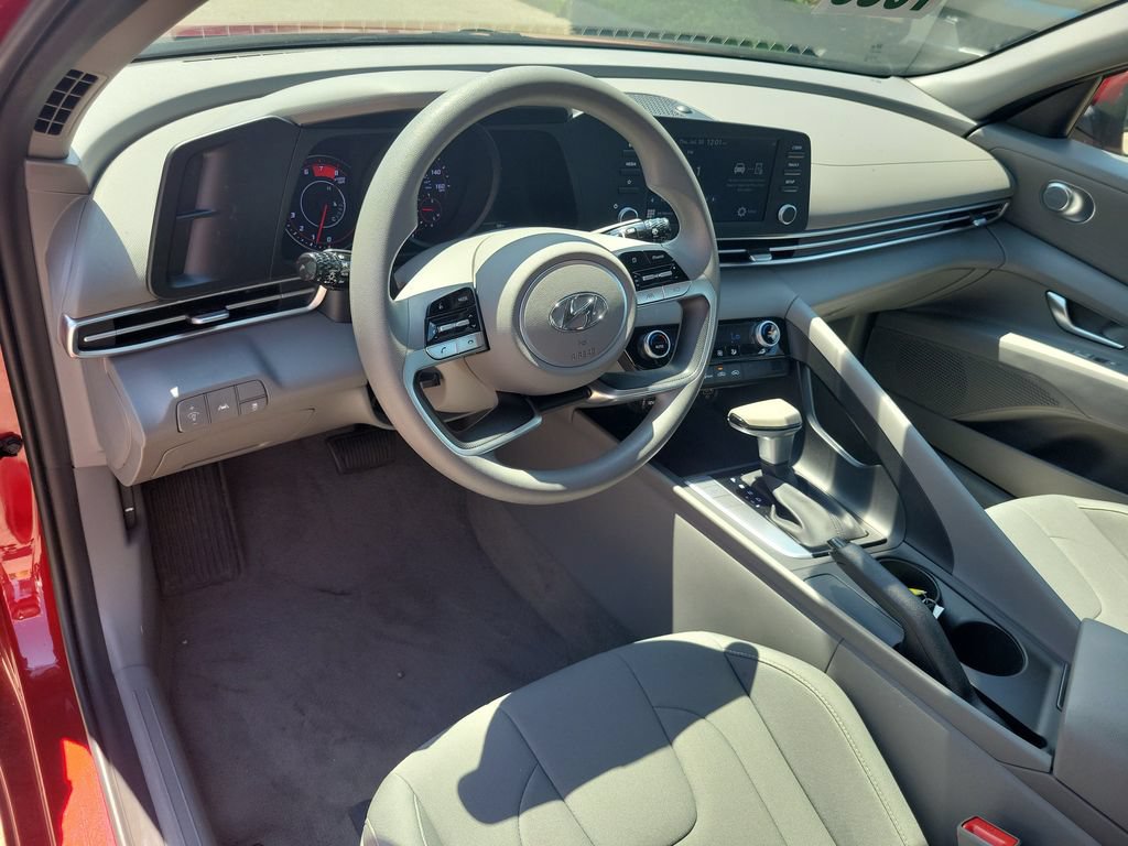 Used 2023 Hyundai Elantra SEL w/ Cargo Package FWD image 17