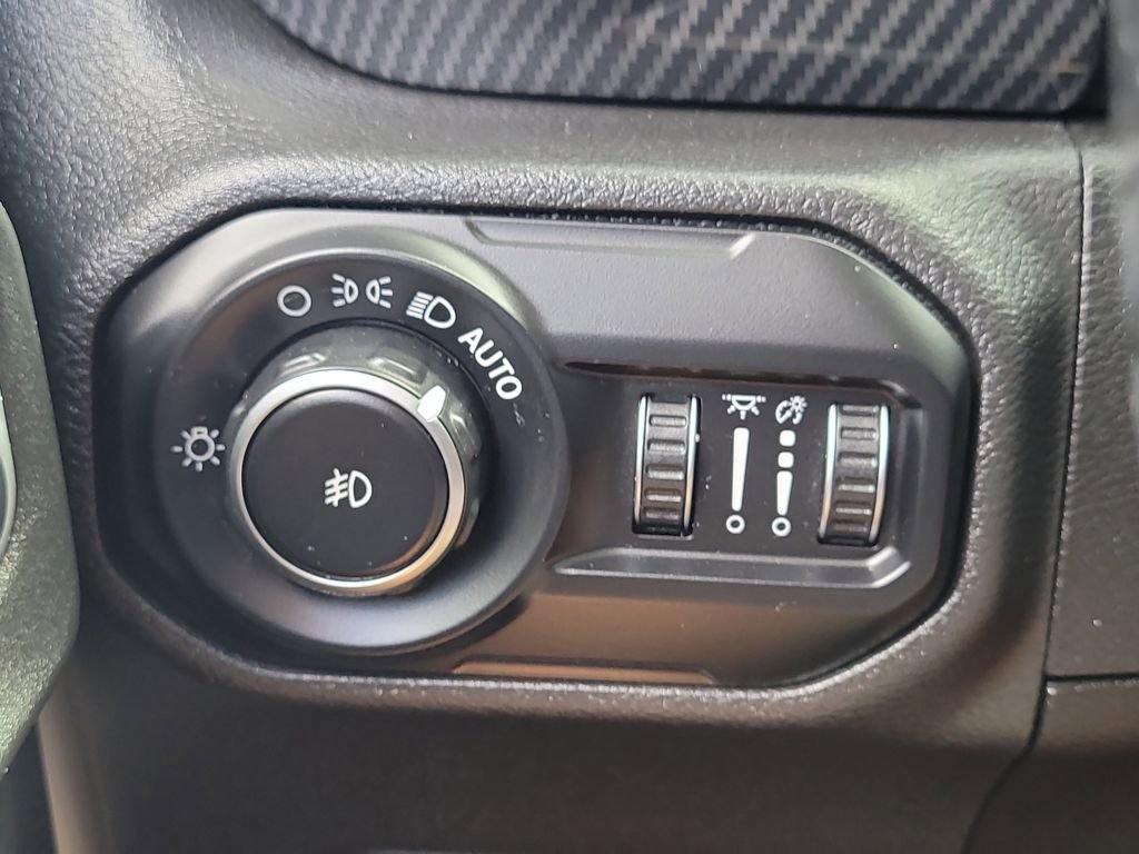 Used 2018 Jeep Wrangler Sport image 23