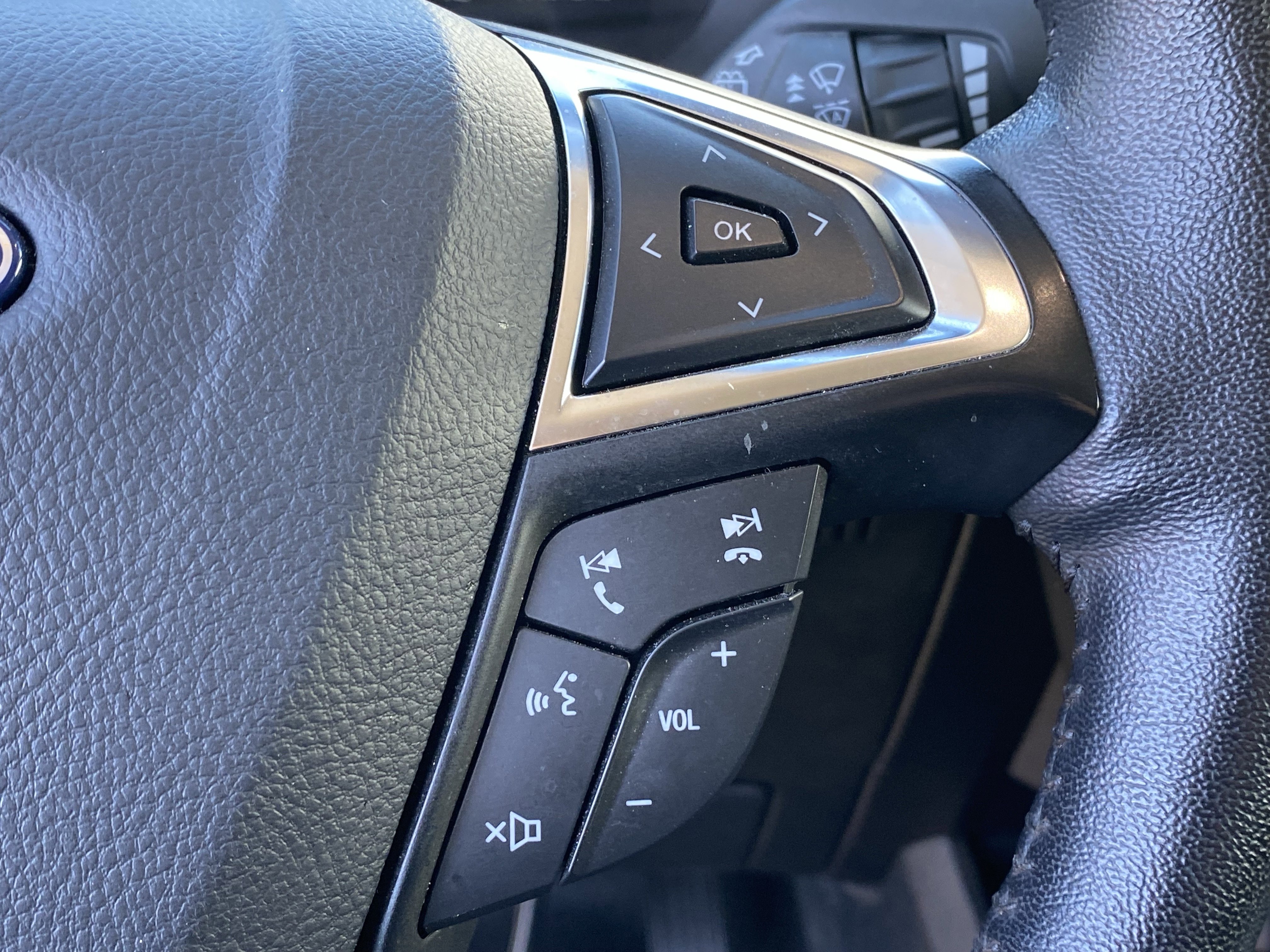 Used 2024 Ford Edge Titanium image 27