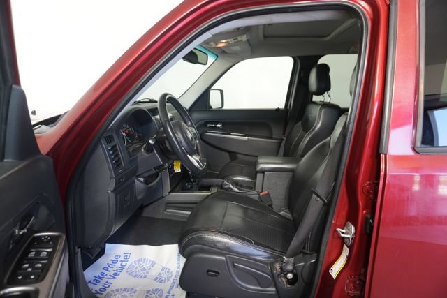 Used 2012 Jeep Liberty Limited Jet w/ Comfort/Convenience Group AWD/4WD image 25