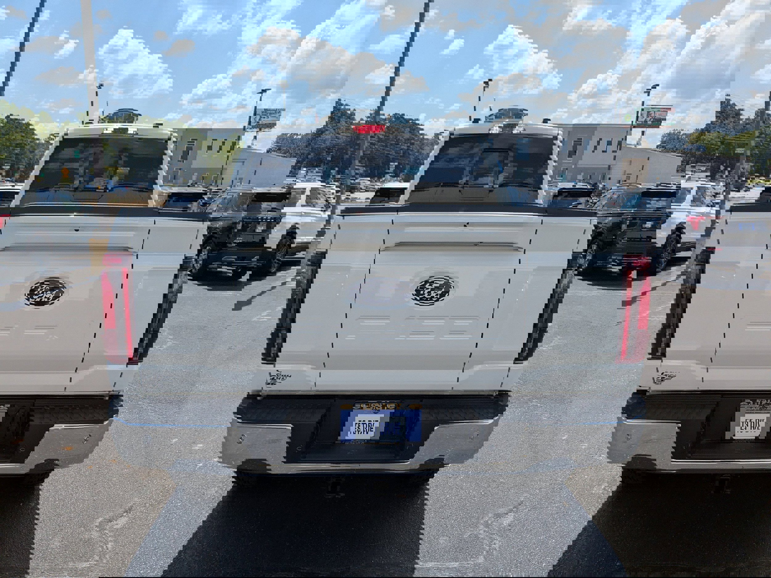 New 2025 Ford F150 Lariat w/ Equipment Group 502A High image 5