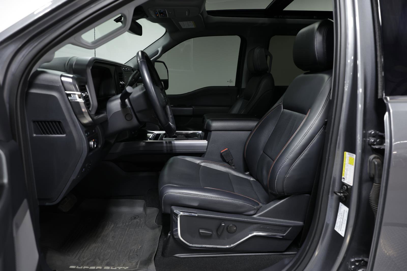 Used 2024 Ford F350 Lariat w/ Chrome Package image 25