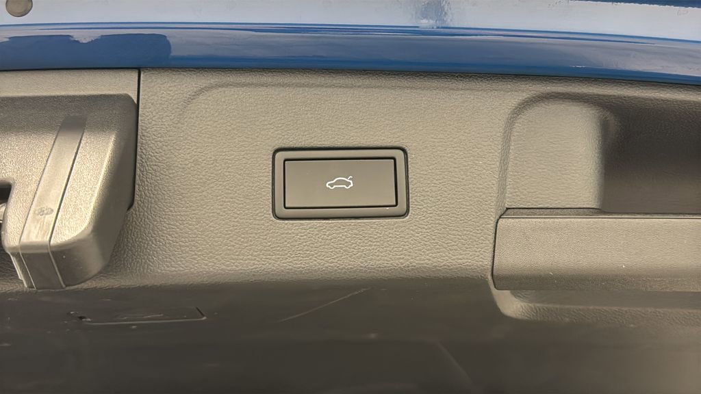 Used 2025 Volkswagen Atlas SEL Premium R-Line image 30