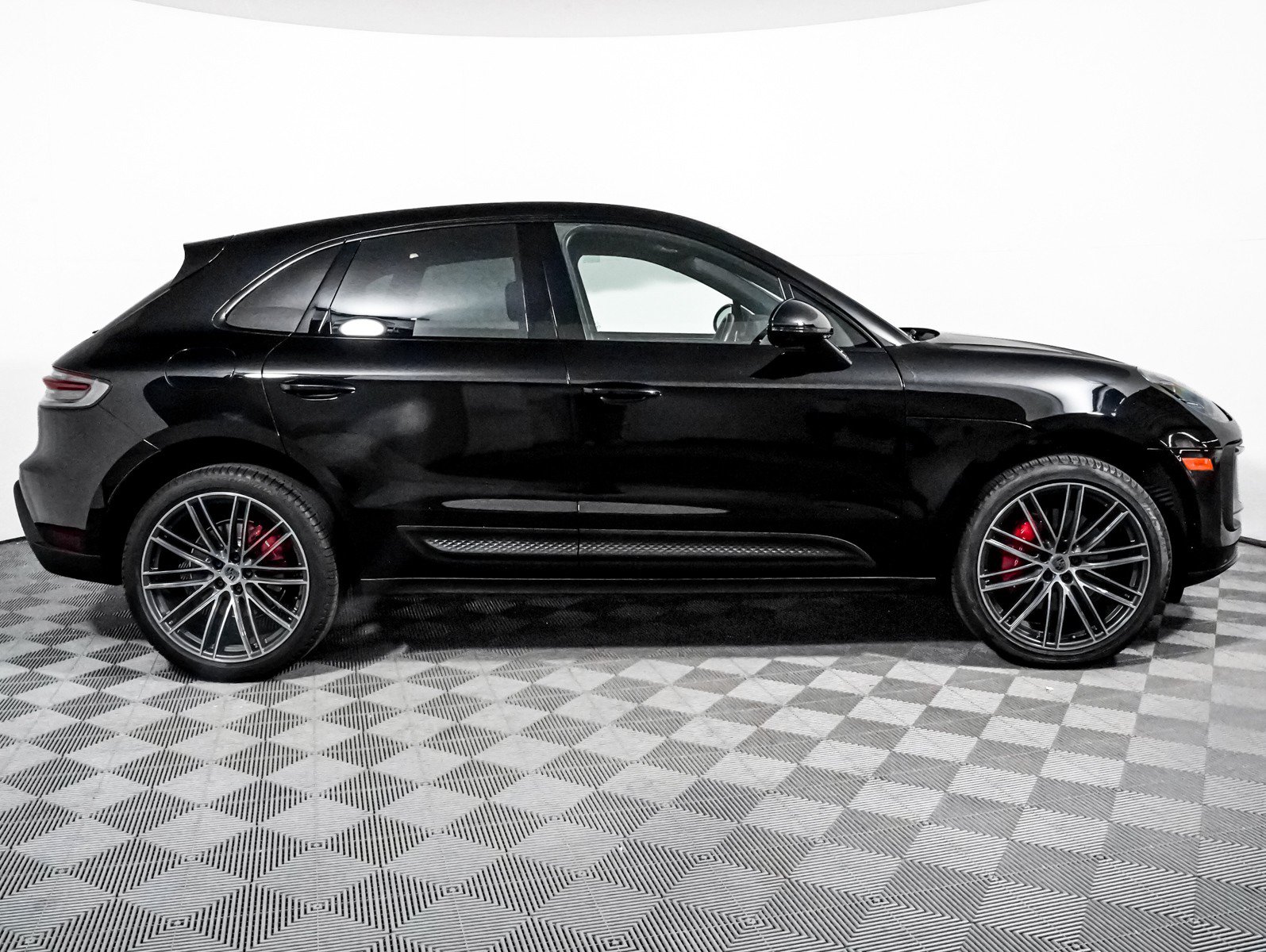 Certified 2024 Porsche Macan S AWD/4WD image 8
