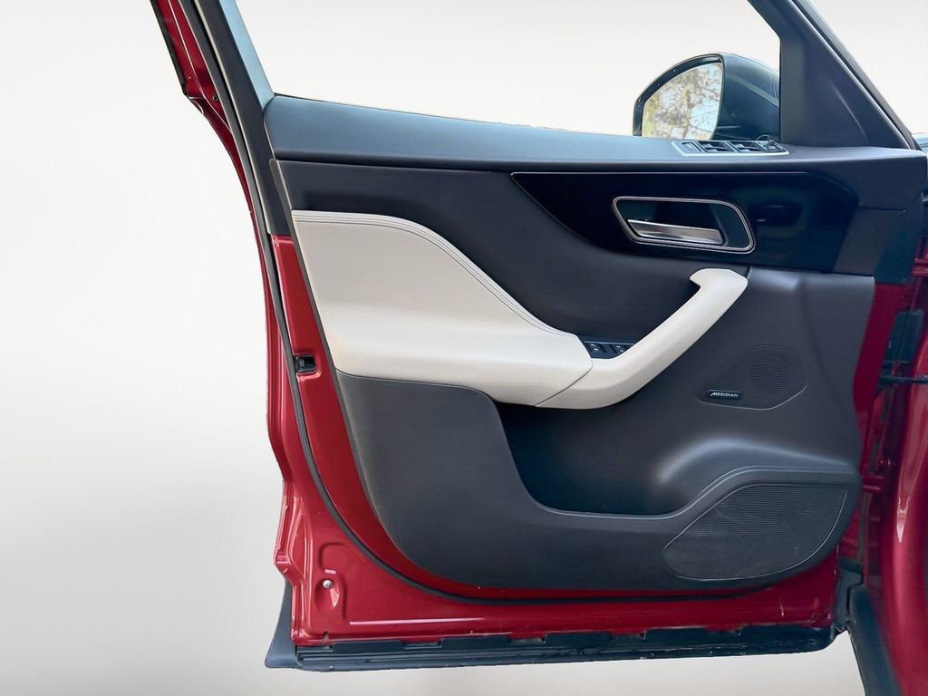 Used 2020 Jaguar F-PACE Prestige image 14