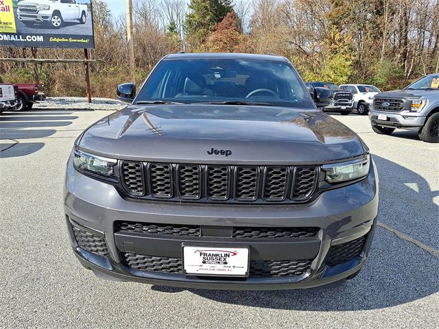 Used 2025 Jeep Grand Cherokee L Limited w/ Black Appearance Package image 29