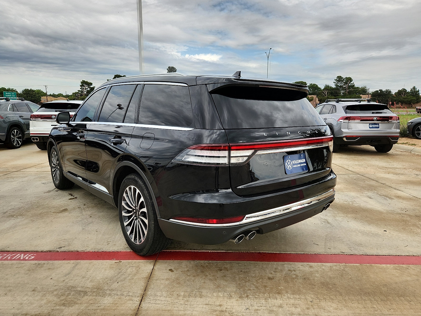 Used 2023 Lincoln Aviator 2WD w/ Premium Package image 5