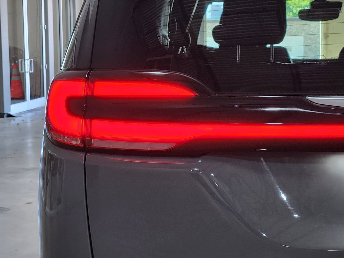 Used 2022 Chrysler Pacifica Touring-L FWD image 20