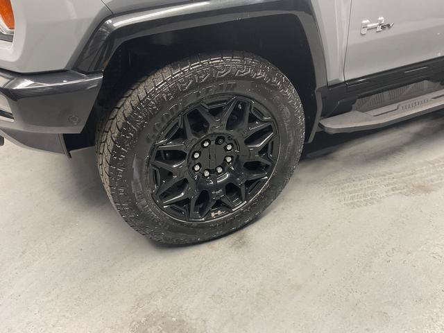 Used 2024 GMC Hummer EV 2X w/ LPO, Illumination Package AWD/4WD image 4
