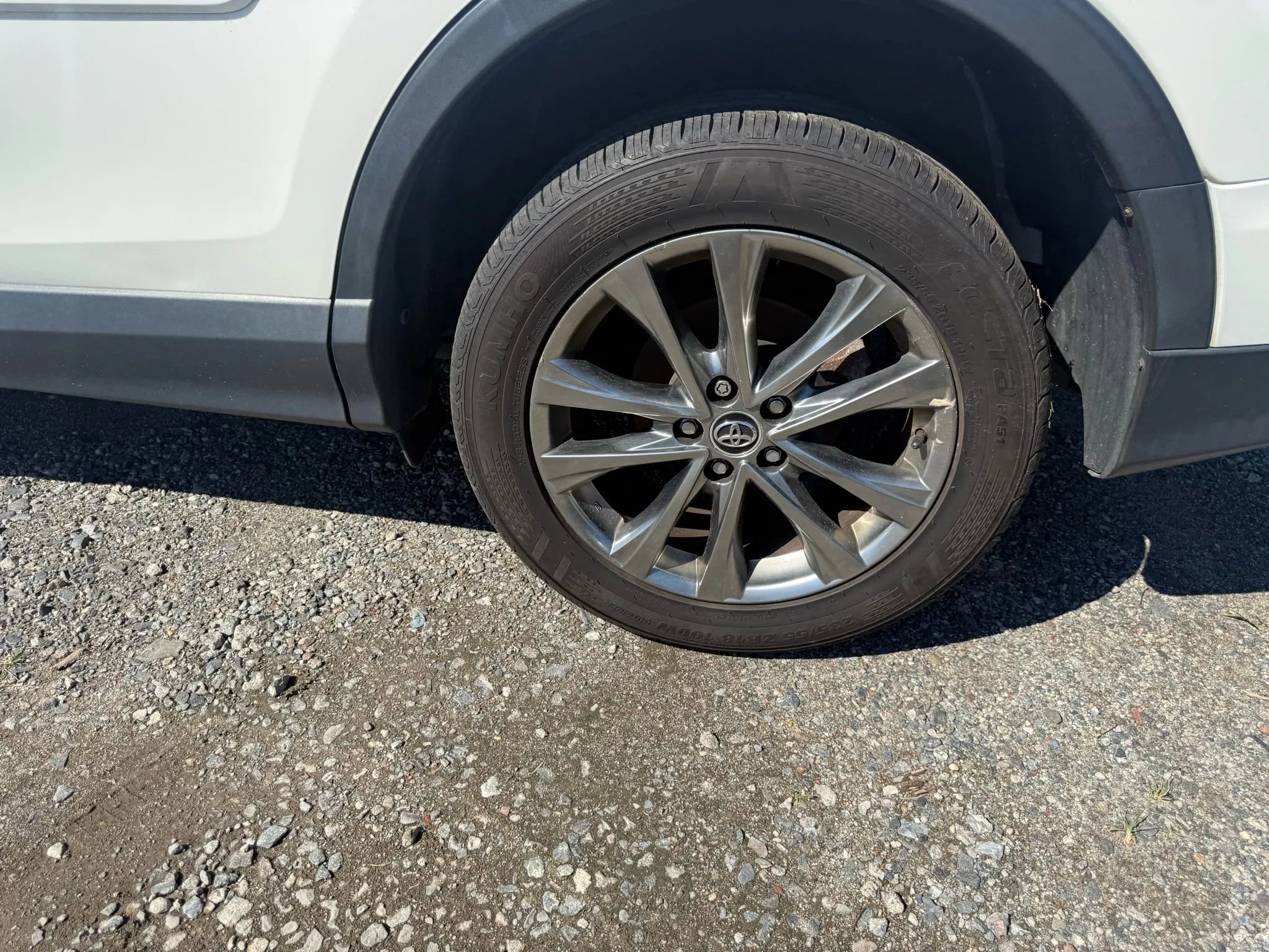 Used 2018 Toyota RAV4 Limited image 11