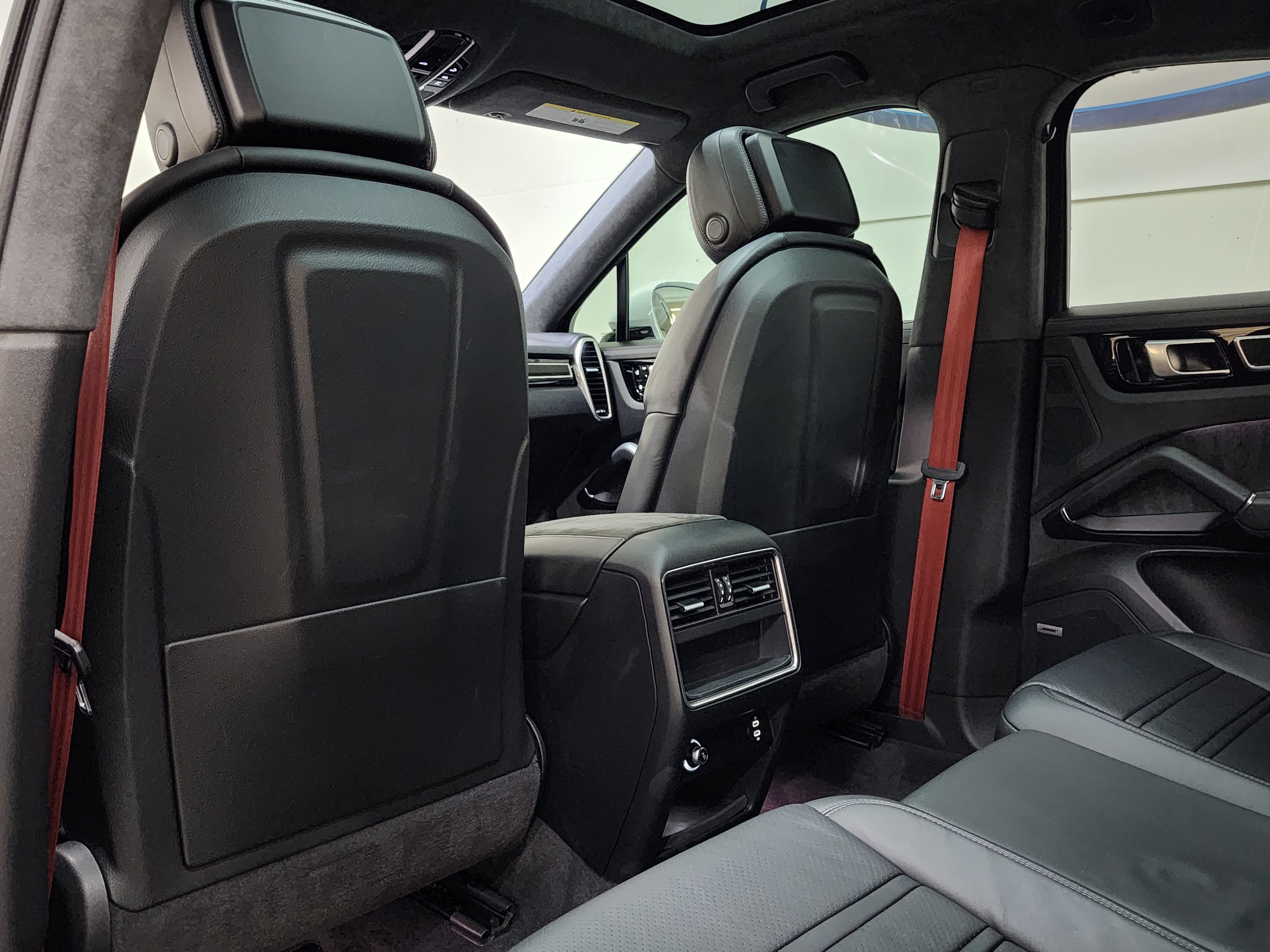 Used 2021 Porsche Cayenne GTS AWD/4WD image 16