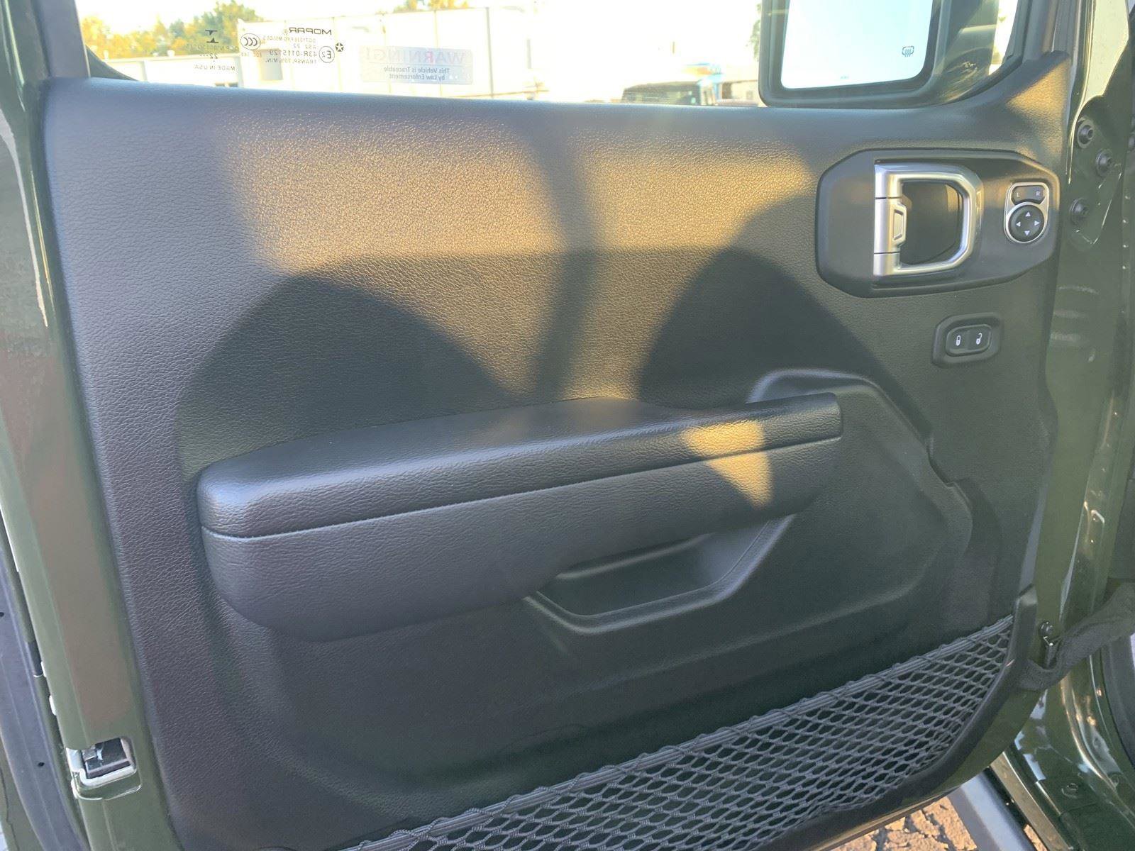 Used 2023 Jeep Gladiator Sport image 14