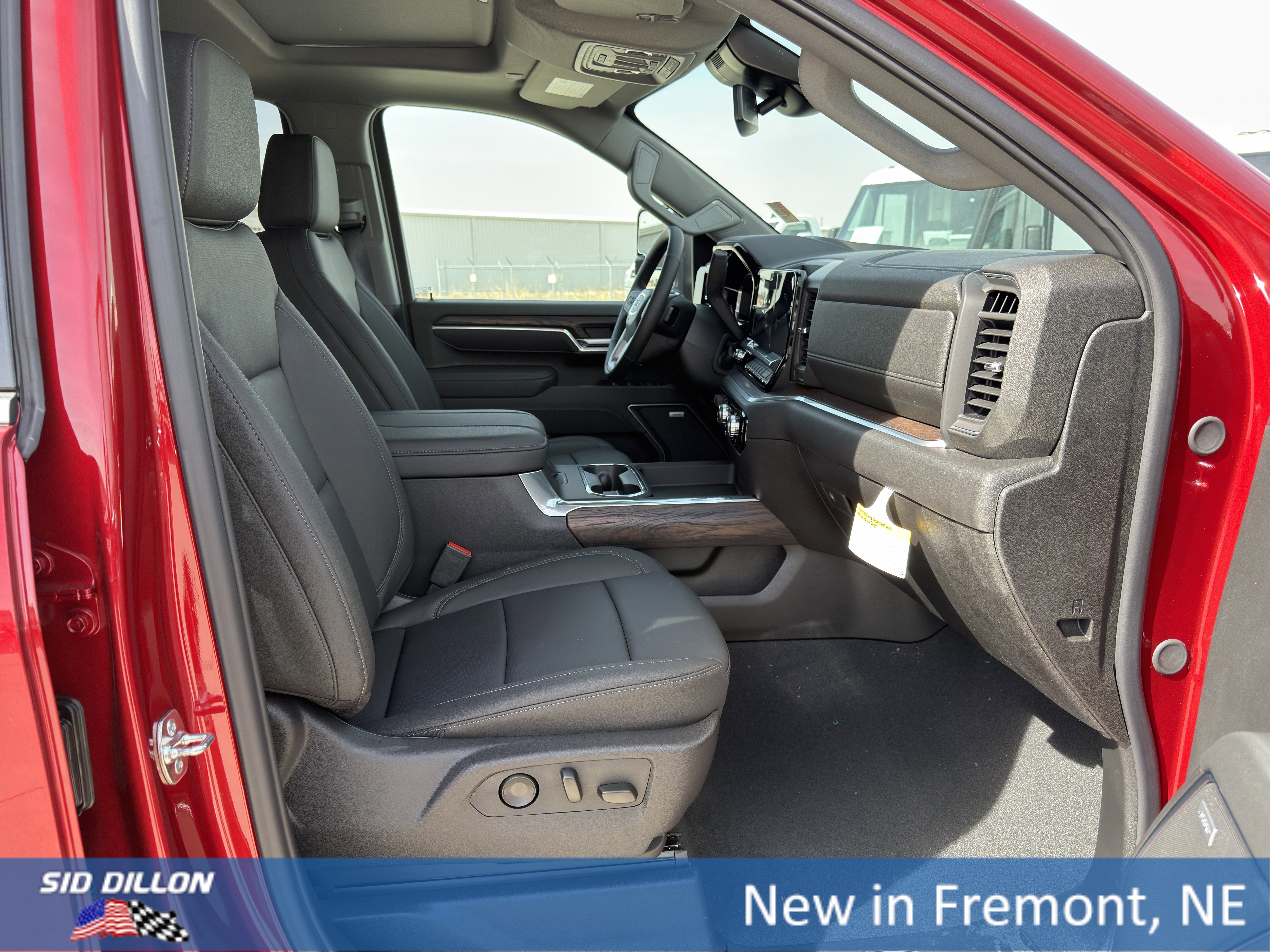 New 2026 GMC Sierra 2500 SLT w/ SLT Premium Package AWD/4WD image 17