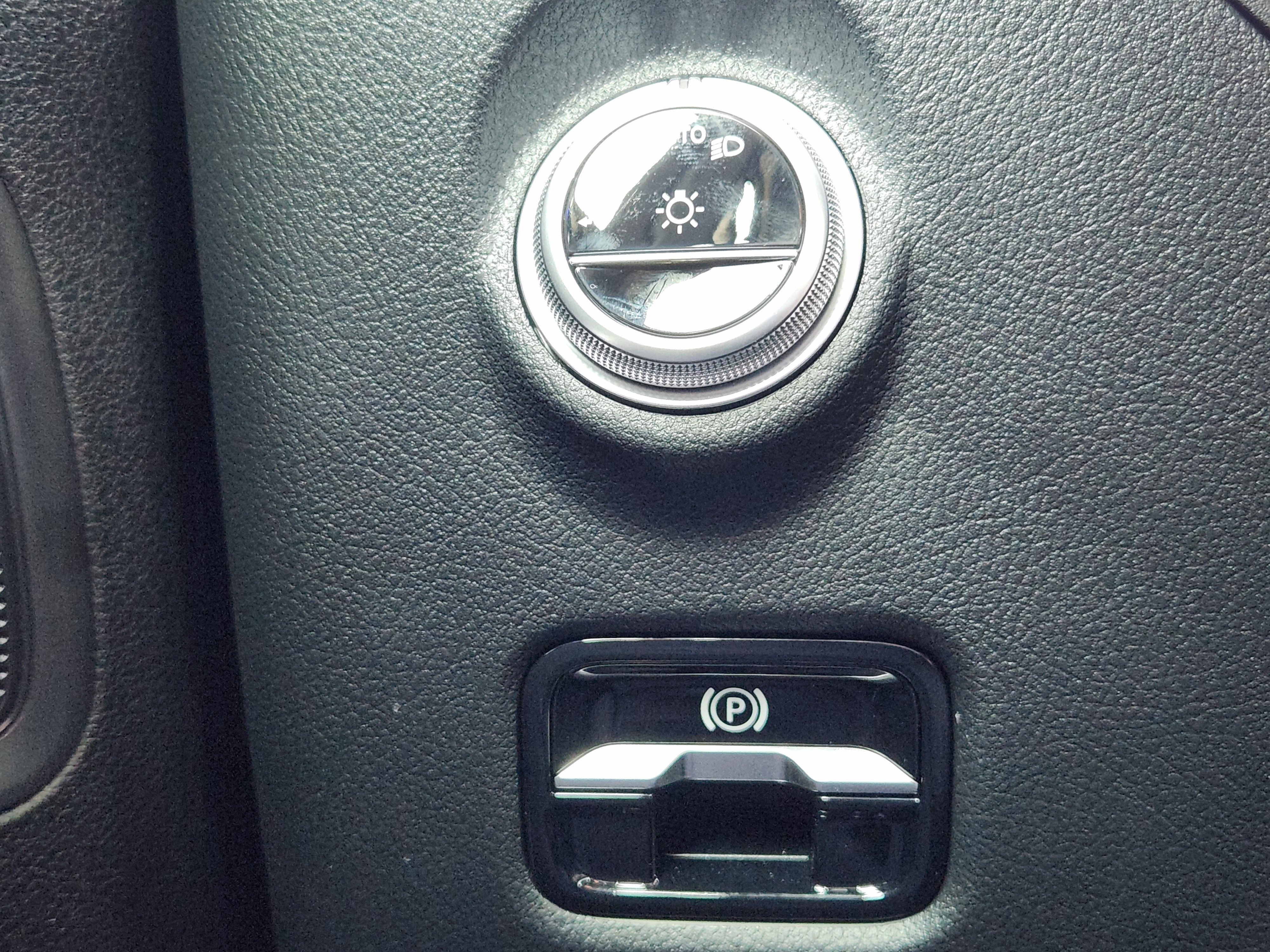 Used 2025 Mercedes-Benz C 300 Sedan image 22