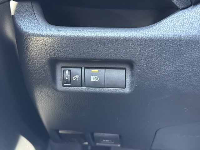 Used 2021 Toyota RAV4 LE FWD image 27