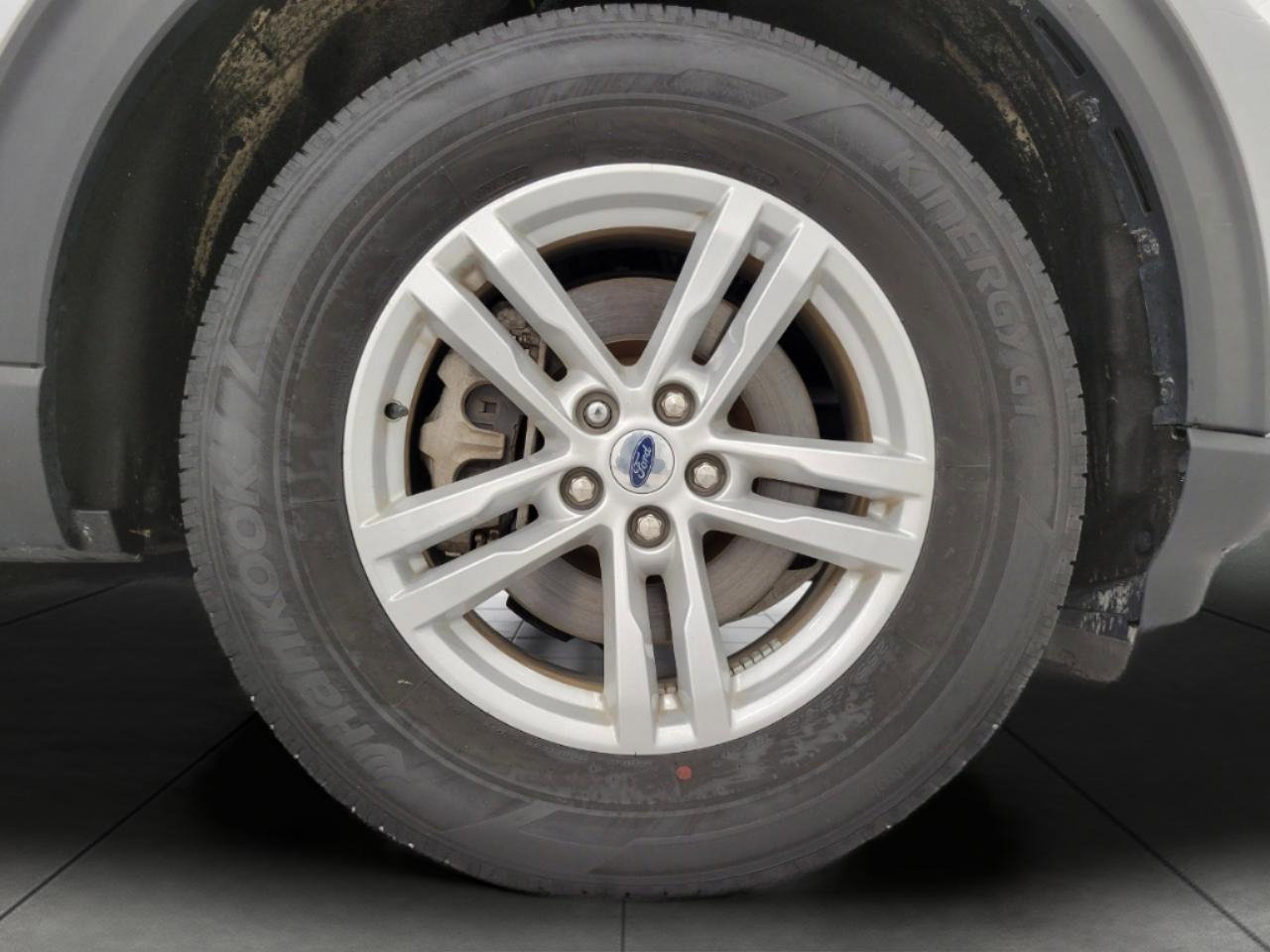 Used 2023 Ford Explorer XLT w/ Equipment Group 202A image 3