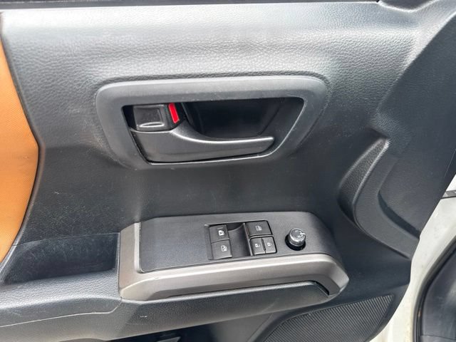 Used 2017 Toyota Tacoma SR5 AWD/4WD image 17
