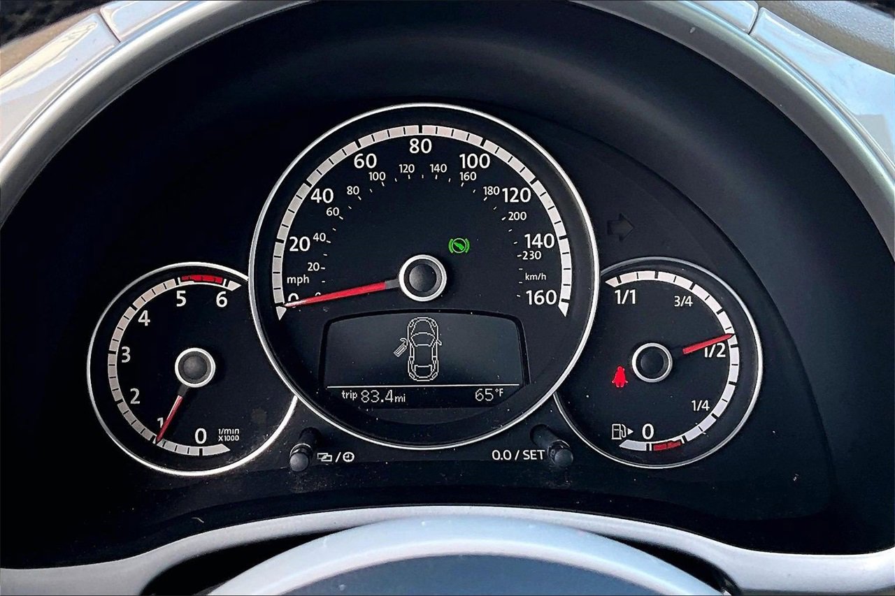 Used 2013 Volkswagen Beetle TDI image 9