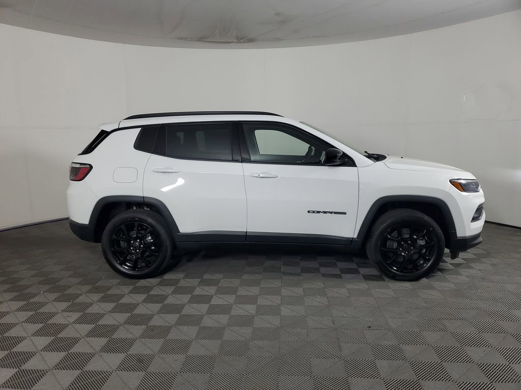 New 2026 Jeep Compass Latitude image 3