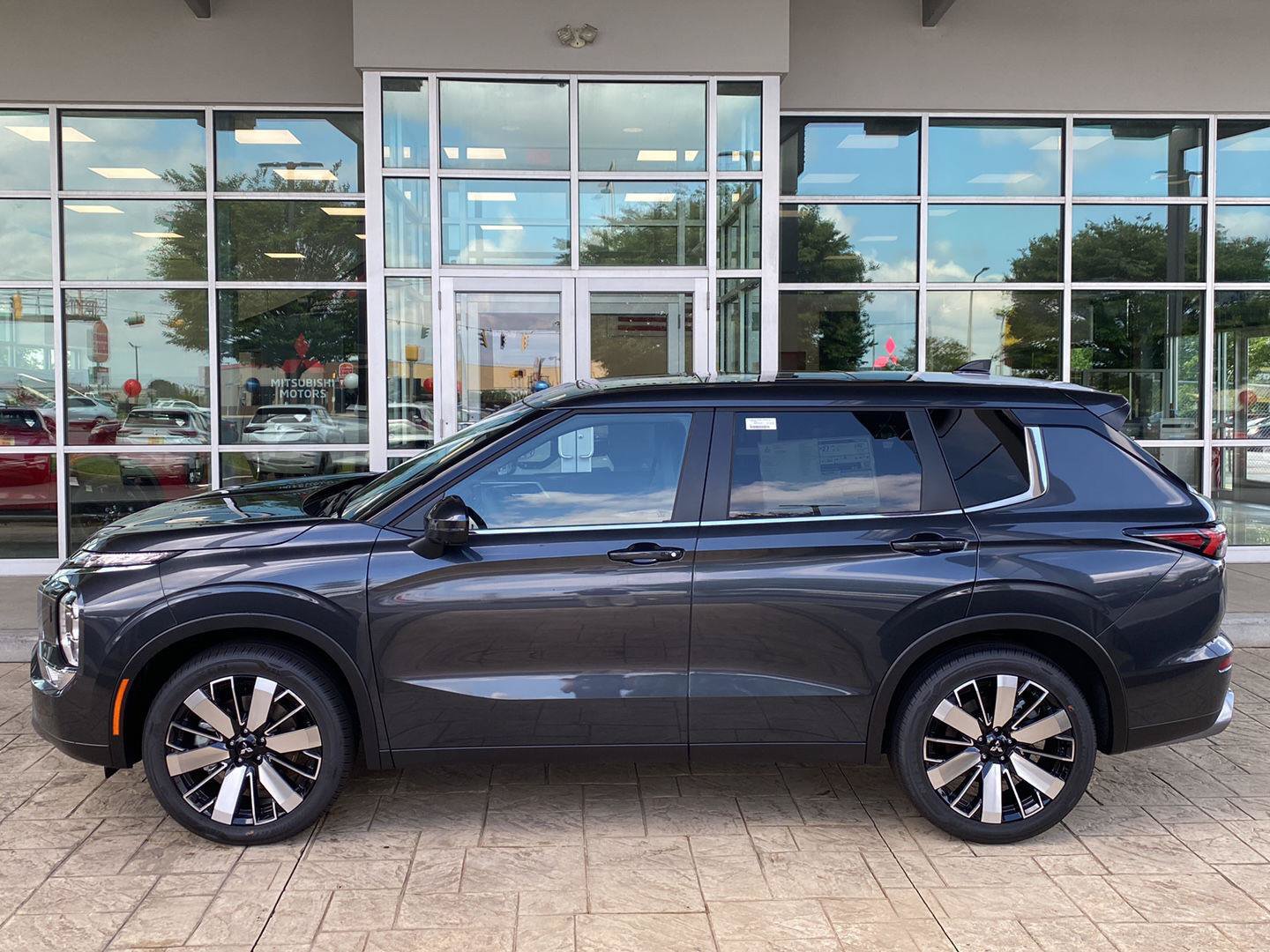 New 2026 Mitsubishi Outlander SE AWD/4WD image 4