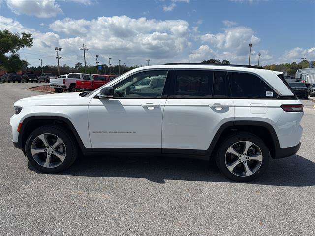 Used 2023 Jeep Grand Cherokee Limited w/ Luxury Tech Group II image 4
