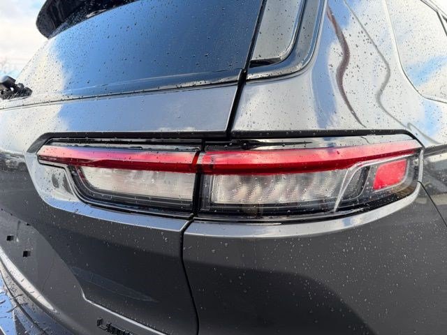 Certified 2025 Jeep Grand Cherokee L Limited w/ Luxury Tech Group II image 6