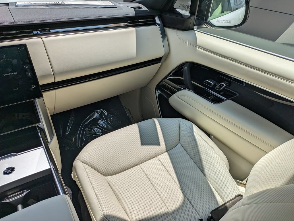 New 2026 Land Rover Range Rover Long Wheelbase SE AWD/4WD image 15