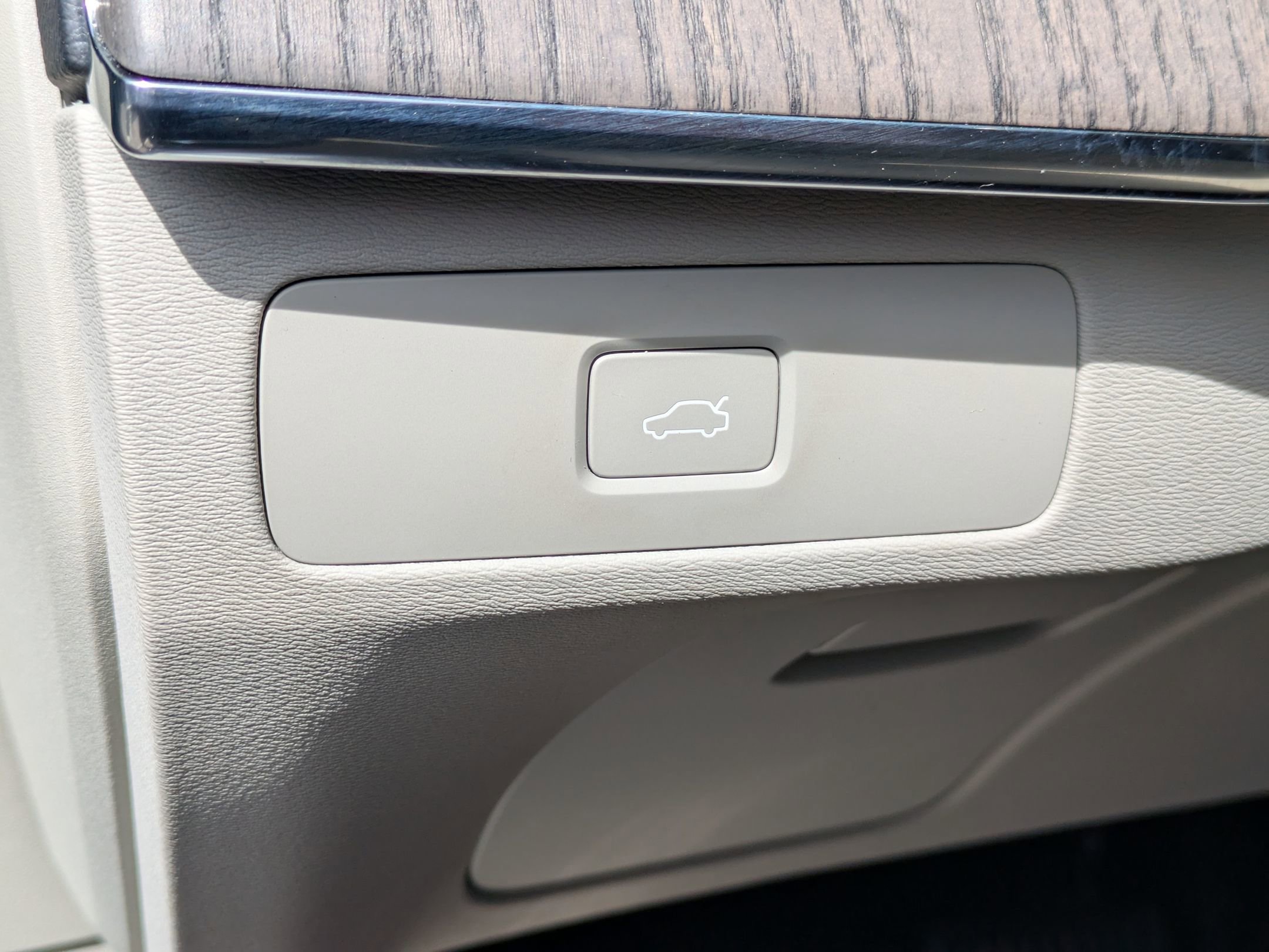 Used 2023 Volvo XC90 B6 Ultimate w/ Protection Package image 17