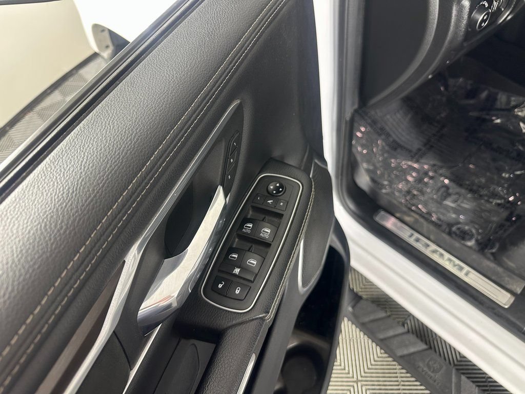 Used 2021 RAM 1500 Laramie AWD/4WD image 16