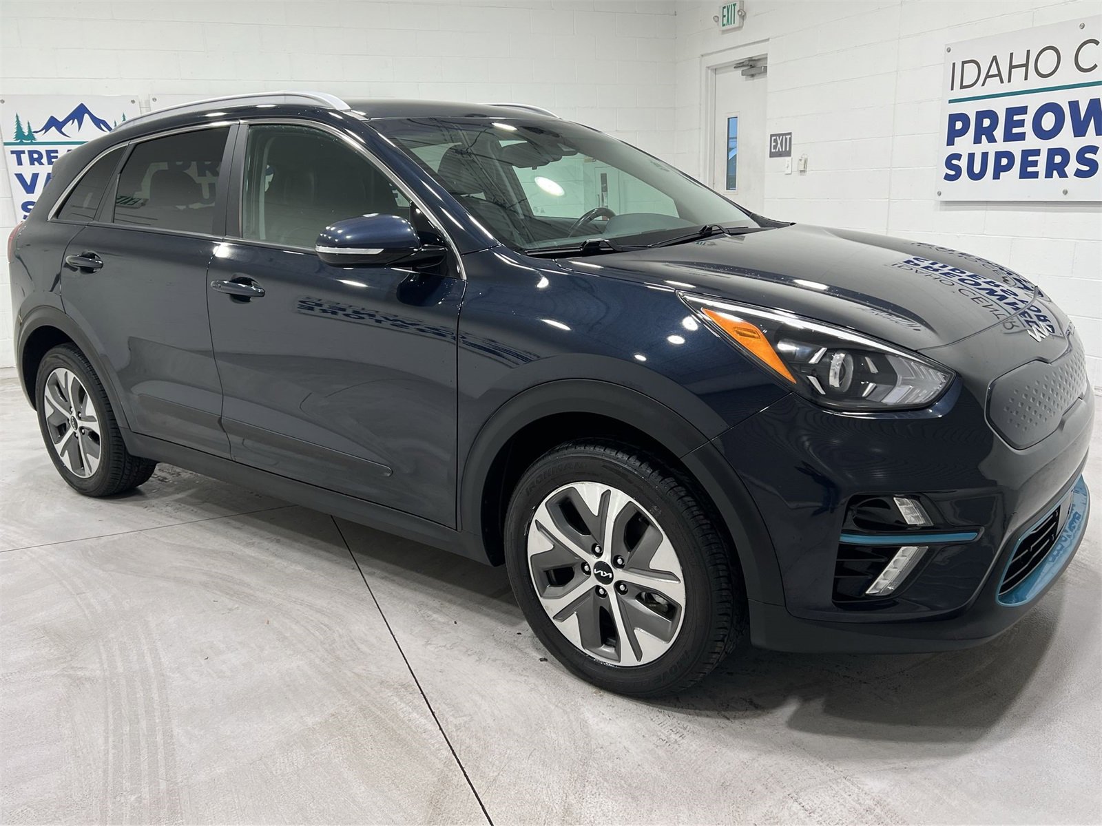 Used 2022 Kia Niro EX image 2