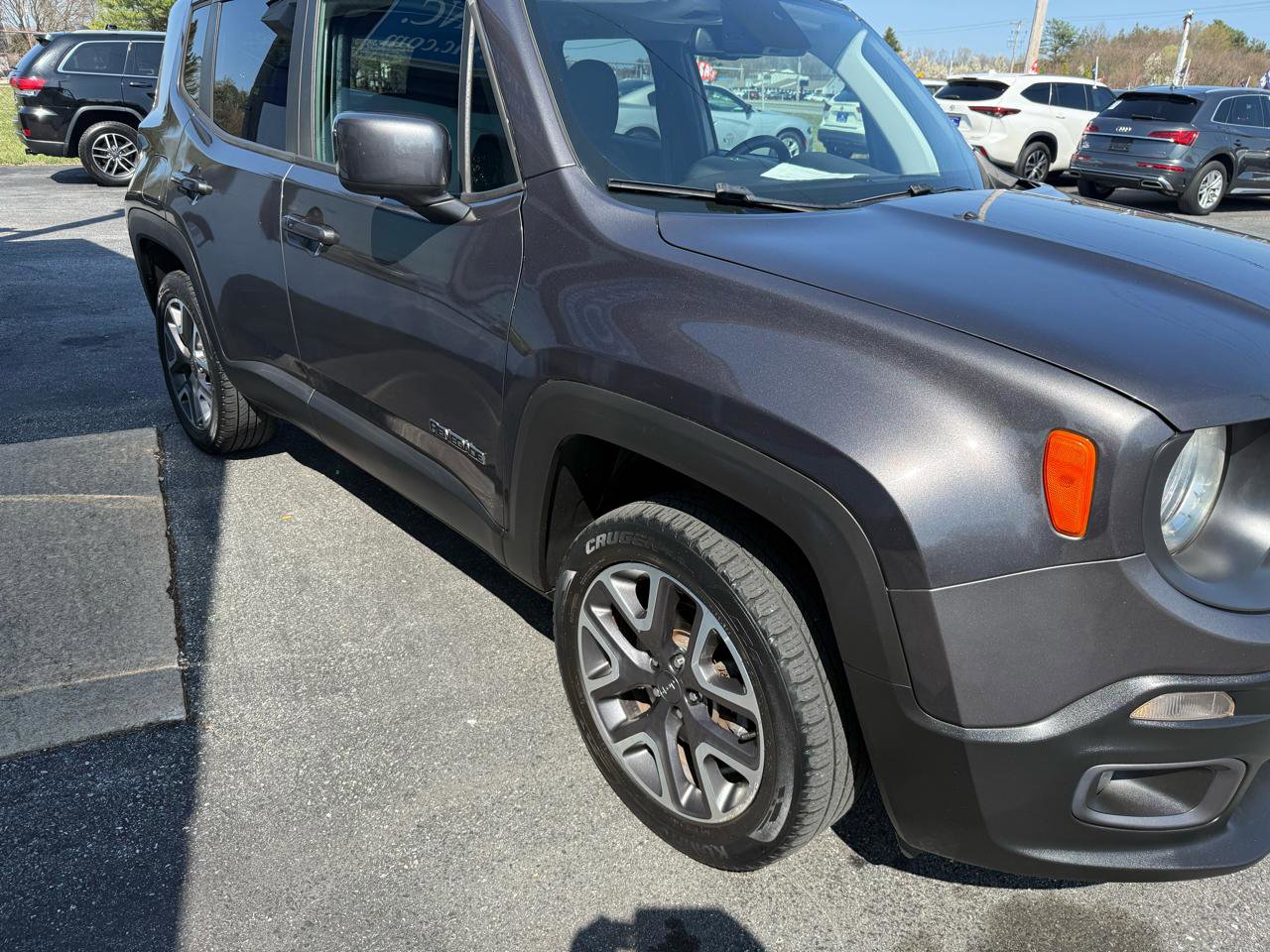 Used 2018 Jeep Renegade Latitude w/ Cold Weather Group image 6