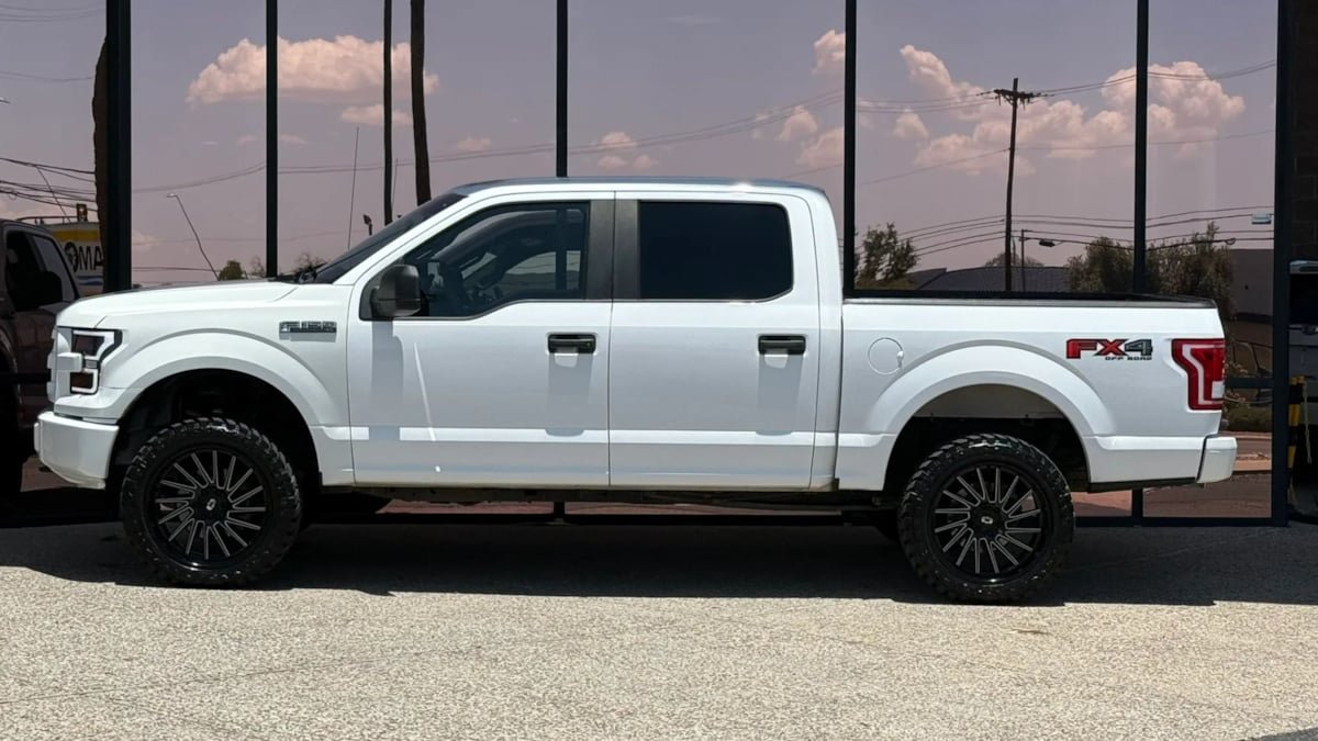 Used 2017 Ford F150 XL w/ Equipment Group 101A Mid AWD/4WD image 4