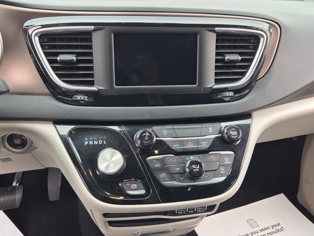 Used 2023 Chrysler Voyager LX image 18